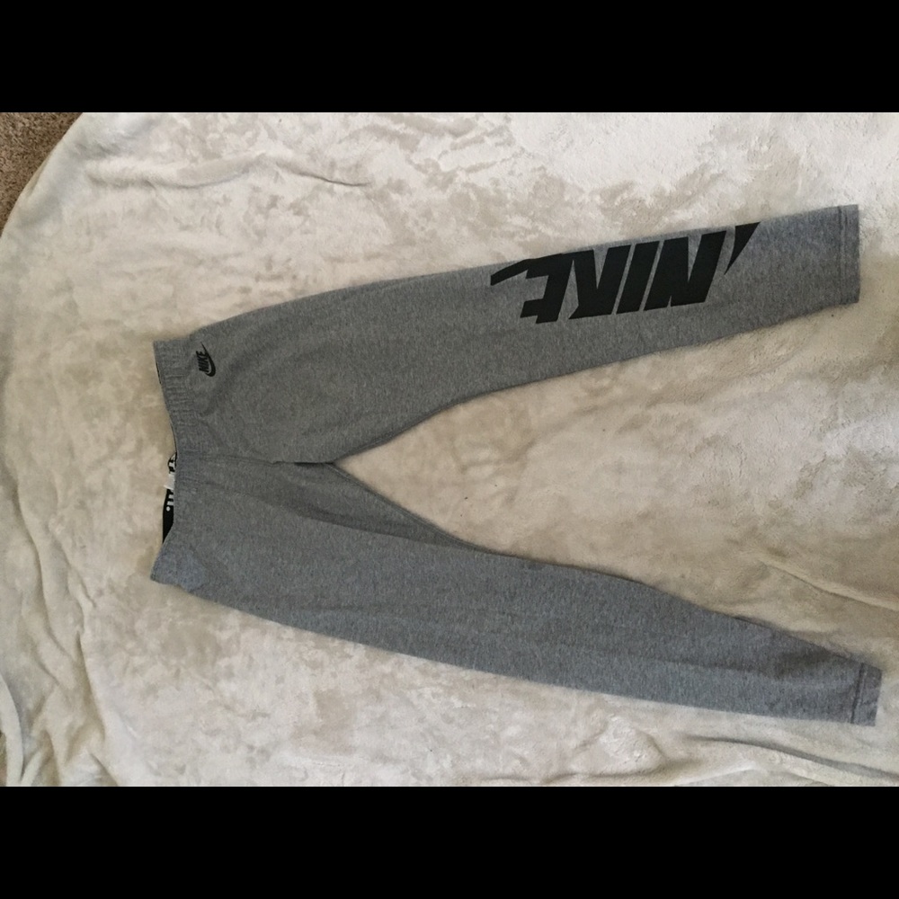 Grey Nike leggings